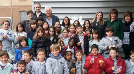 L’ALCALDE I LA REGIDORA D’ENSENYAMENT VISITEN L’ESCOLA
