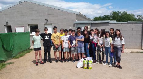 Els alumnes de 2n d'ESO tanquem el nostre projecte solidari regalant un somriure més!